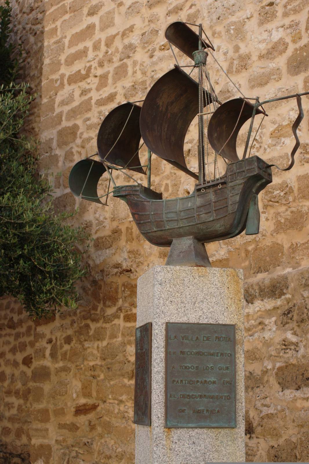 Monumento conmemorativo en el casco histórico de Rota